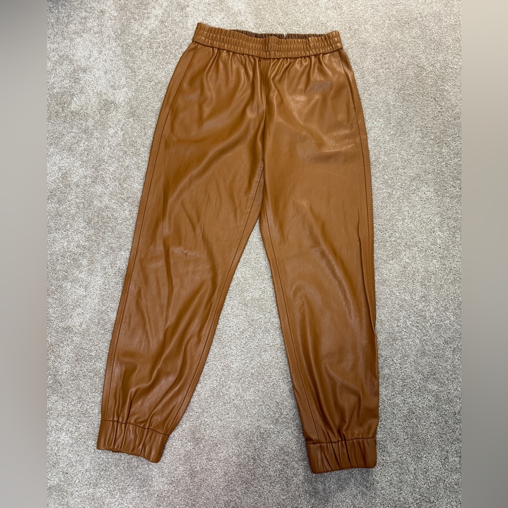 Alice + Olivia - Vegan Leather Joggers in Camel - size Small - EUC - Picture 1 of 13